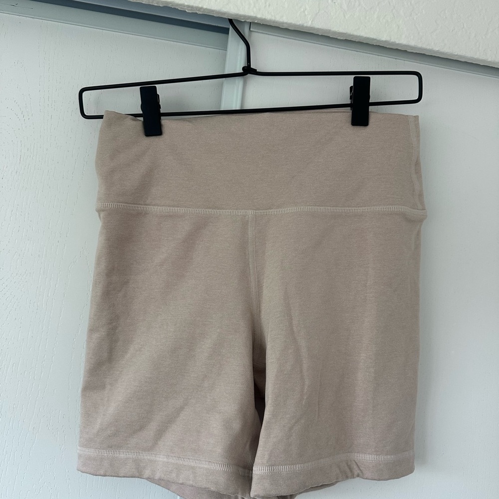 Fleo High-Waist Bike Shorts — Light Taupe